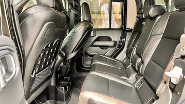 Hàng ghế sau có độ nghiêng tựa lưng khá lớn