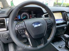 Vô lăng 3 chấu ốp nhựa đen trên Ford Ranger 2022