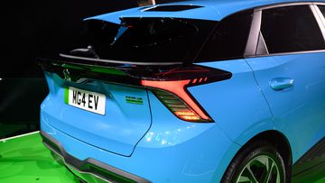 Những cánh lướt gió thể thao tạo nên nhiều ý kiến trái chiều của MG4 EV 2024