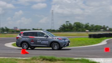 Phiên bản tiêu chuẩn của Mitsubishi Outlander nay giá đã