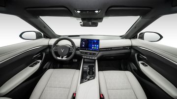 Nội thất VinFast VF 7 2024 có thiết kế hiện đại với phong cách tối giản