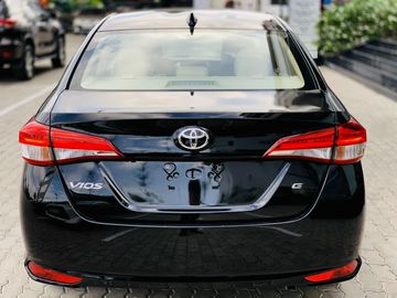 Toyota Vios 2023 vẫn sử dụng ăng ten vây cá cho tất cả phiên bản