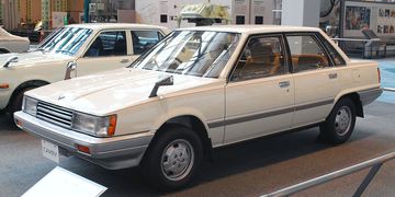 Đời xe Toyota Camry đầu tiên được ra mắt năm 1983 với động cơ 1.8 GL