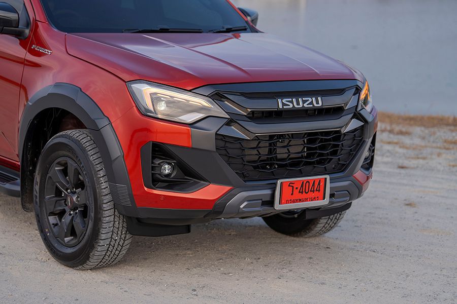 Đầu xe Isuzu D-Max 2025 hầm hố hơn với lưới tản nhiệtthiết kế mở rộng hơn