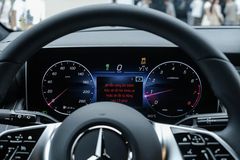 Mercedes GLC 200 4Matic 2024 được trang bị đồng hồ full kỹ thuật số kích thước 12.3 inch với giao diện trực quan