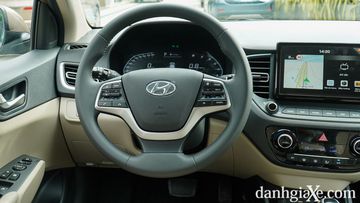 Vô lăng tích hợp đầy đủ các nút bấm chức năng