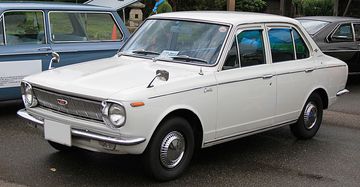 Corolla Altis đời đầu tiên ra mắt vào tháng 11/1966