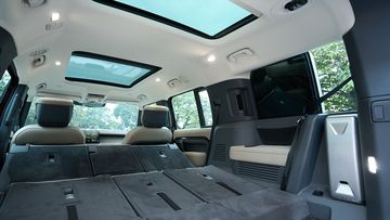 Dung tích khoang hành lý Defender 130 mở rộng lên mức tối đa 2.291 lít