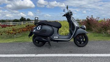  Ngoại hình đậm chất cổ điển và không kém phần thể thao của Vespa Sei Giorni 2023