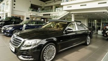 Khu vực trưng bày xe rộng rãi, thông thoáng tại Mercedes Trường Chinh