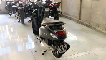 Đuôi xe nổi bật với cụm đèn hậu thiết kế lớn