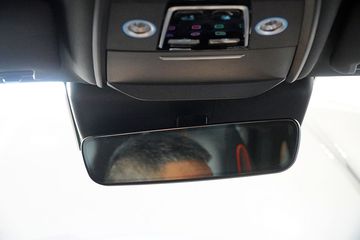 BYD Sealion 6 phiên bản Premium cao cấp hơn với gương chiếu hậu trung tâm chống chói tự động