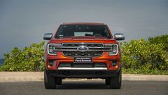 Phần đầu xe Ford Everest 2023 được thiết kế mạnh mẽ và ấn tượng