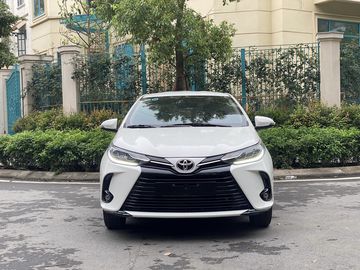 Đầu xe Toyota Vios 2023 gây ấn tượng nhờ bộ lưới tản nhiệt cỡ lớn hình thang sơn đen