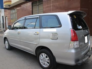 Điểm nhấn là các đường gân dập nổi xuyên suốt thân xe