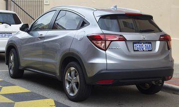 Mẫu xe Honda HR-V đời thứ 2 nhìn từ phía sau