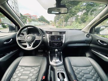 Phiên bản tiêu chuẩn sở hữu ghế da, tạo điểm nhấn với những họa tiết hình lục giác