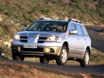 Mitsubishi Outlander đời đầu được lấy cảm hứng từ Mitsubishi ASX