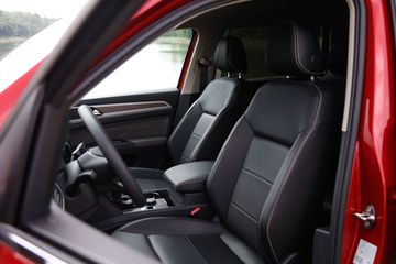 Nội thất của Volkswagen Teramont có đến 2 tùy chọn màu sắc: Đen hoặc Nâu