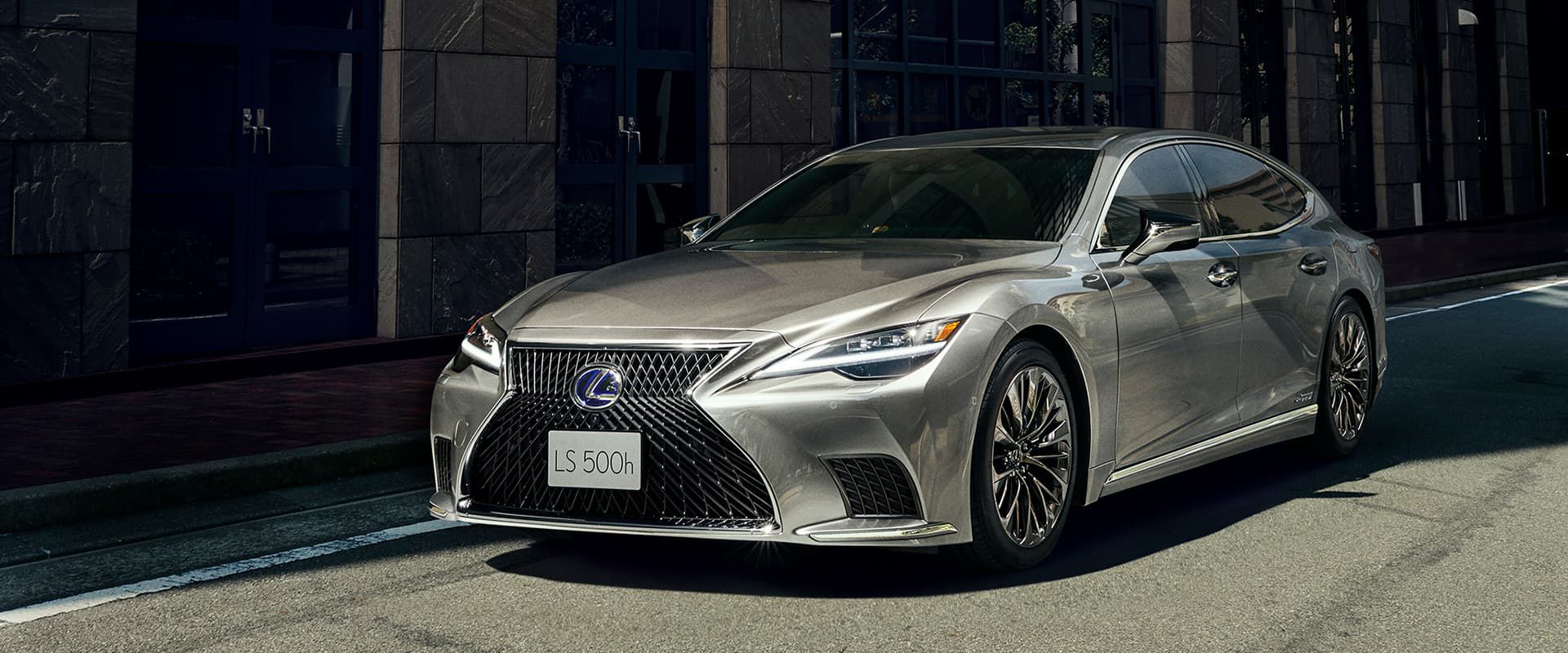 Lexus LS500h 2025 Giá lăn bánh và khuyến mãi T05/2025