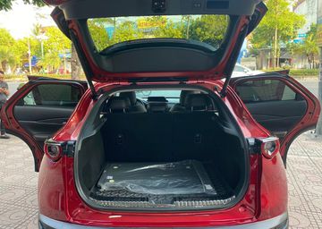 Sức chứa của khoang hành lý trên cả 2 phiên bản là như nhau với con số 430L