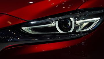 Cụm đèn trước trên Mazda 6 2024 tạo hình LED mỏng vuốt ngược về sau trông khá thần thái