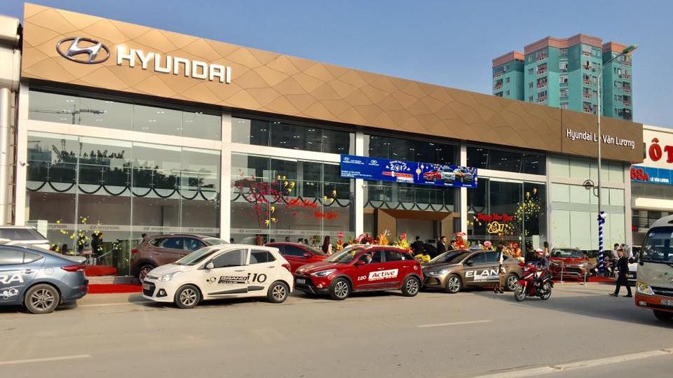 Hyundai Lê Văn Lương: Bạn muốn tìm kiếm một chiếc ô tô Hyundai với giá thành phải chăng và chất lượng tốt nhất? Hãy đến với chúng tôi tại Hyundai Lê Văn Lương. Với đội ngũ nhân viên chuyên nghiệp và tận tâm, chúng tôi cam kết mang đến cho bạn những sản phẩm hàng đầu với dịch vụ bảo hành tốt nhất.