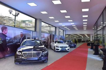 Khu vực trưng bày xe sang trọng, xa hoa của showroom Kim Giang