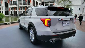 Những đường nét, góc cạnh vuông vức càng làm nổi bật thêm diện mạo khỏe khoắn, nam tính của Ford Explorer 2024