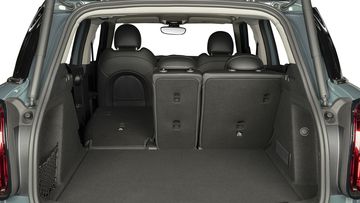 Hàng ghế sau có thể gập theo tỷ lệ 4:2:4, giúp mở rộng khoang hành lý