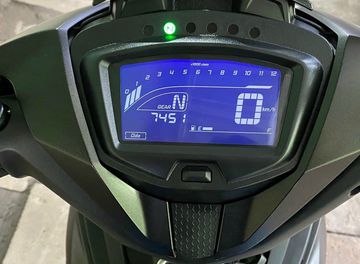 Yamaha Exciter 150 2024 sử dụng mặt đồng hồ điện tử toàn phần với màn hình LCD sắc nét