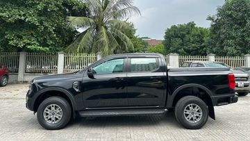 Với trục cơ sở kéo dài hơn, Ford Ranger 2024 tạo ấn tượng trường xe và bề thế hơn trước