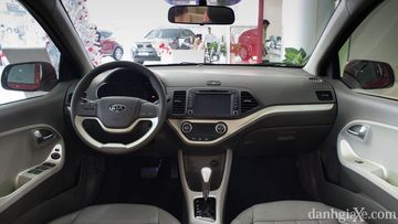 Bên trong khoang lái của KIA Morning Si 2016
