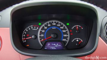 Cụm đồng hồ lái  có giao diện trực quan, dễ nhìn