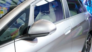 Gương chiếu hậu BYD Dolphin 2024 gọn gàng và bo cong những phần góc để hạn chế cản gió