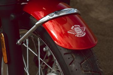 Thiết kế logo phần đuôi xe tạo dấu ấn thương hiệu 