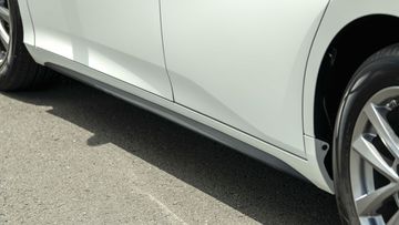 Các chi tiết trang trí thân xe AION ES 2025 khá đơn giản