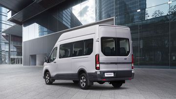 Ngôn ngữ thiết kế Ford Transit 2024 hiện đại hơn, cùng với nhận diện thương hiệu mới