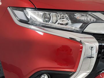Cận cảnh cụm đèn trước của Mitsubishi Outlander 2023