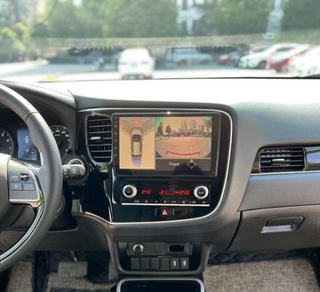 Mitsubishi Outlander sở hữu hệ thống tính năng an toàn khá đầy đủ