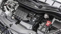 Mitsubishi Xpander AT cao cấp hơn khi có ốp lốc máy khá đẹp