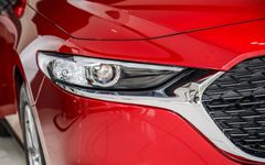 Đèn pha LED trên Mazda3 2021