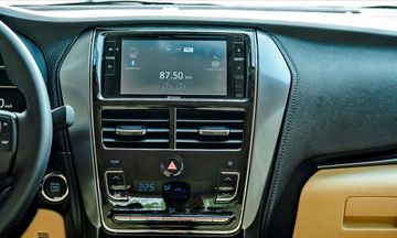 Toyota Yaris 2023 được hãng đầu tư khá phong phú với màn hình trung tâm cảm ứng 7 inch