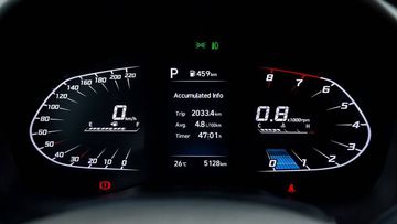 Cụm đồng hồ sau vô lăng được nâng cấp lên dạng kỹ thuật số hiện đại nhất phân khúc