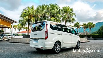 Danh gia so bo xe Ford Tourneo 2019