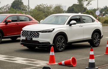 Thiết kế tổng thể Honda HR-V 2025 vẫn tuân thủ kiểu dáng Coupe SUV đặc trưng, thu hút người đối diện từ ánh nhìn đầu tiên