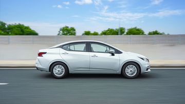 Thân xe Nissan Almera 2023 mang đến hiệu ứng mui bay độc đáo