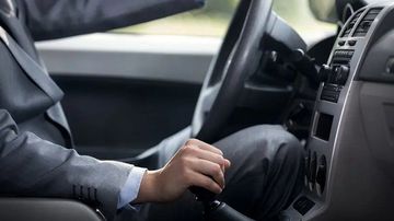 Đa phần những người biết lái xe số sàn hiện nay nằm trong độ tuổi từ 35 – 50. Tức là, sự phổ biến của dòng xe này ở Việt Nam khoảng hơn chục năm về trước.