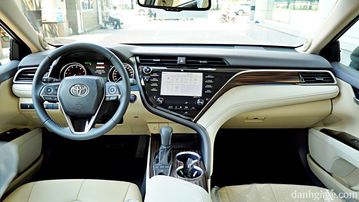 Toyota Camry có nội thất ổn và đơn giản