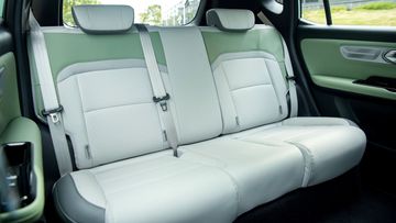 Hàng ghế thứ hai AION Y Plus 2025 cũng khá rộng rãi cho 3 hành khách